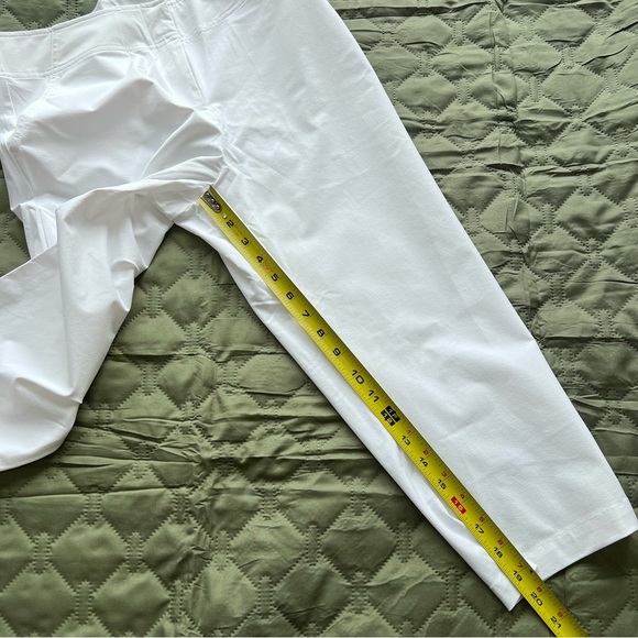 ***NWT***The Black Dog Ladies Capris color White - Picture 7 of 11